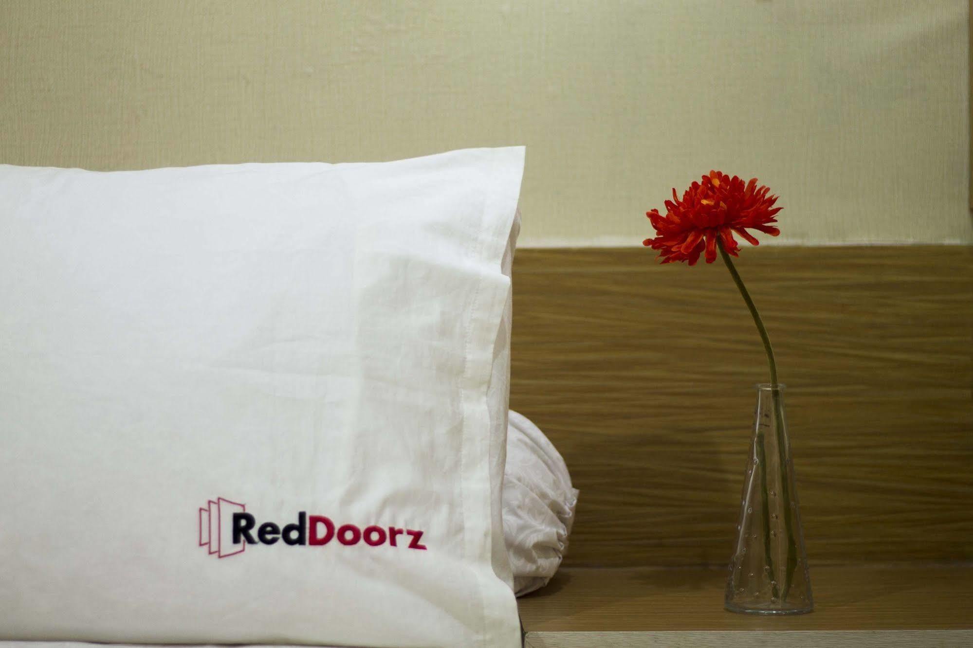 Gasthuis Reddoorz @ Raya Kelapa Gading 2*