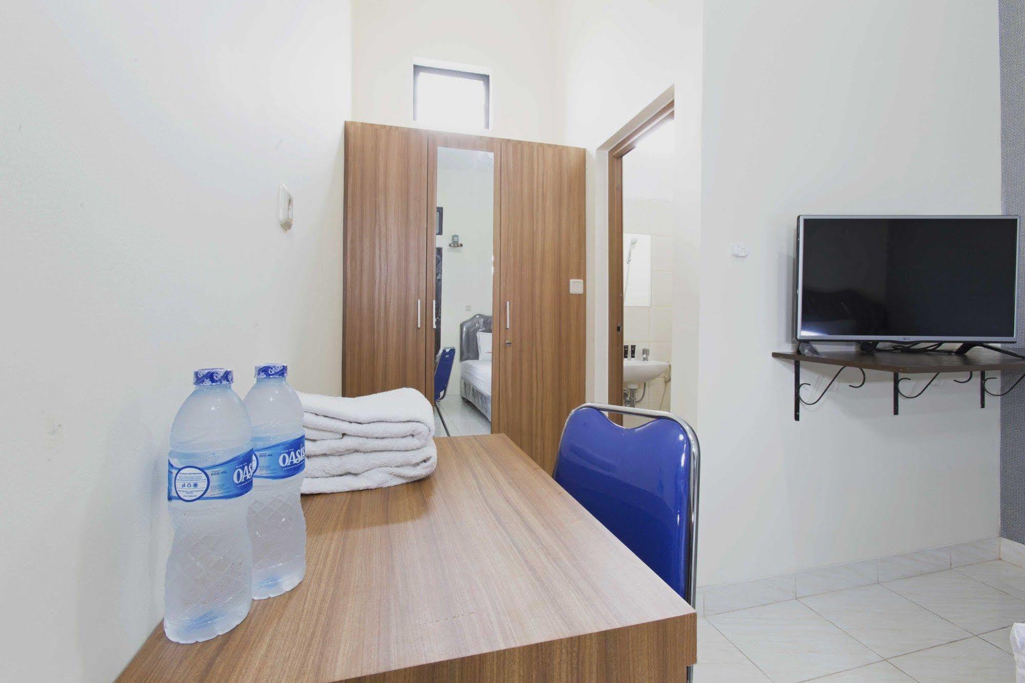 Gasthuis Reddoorz @ Raya Kelapa Gading Jakarta