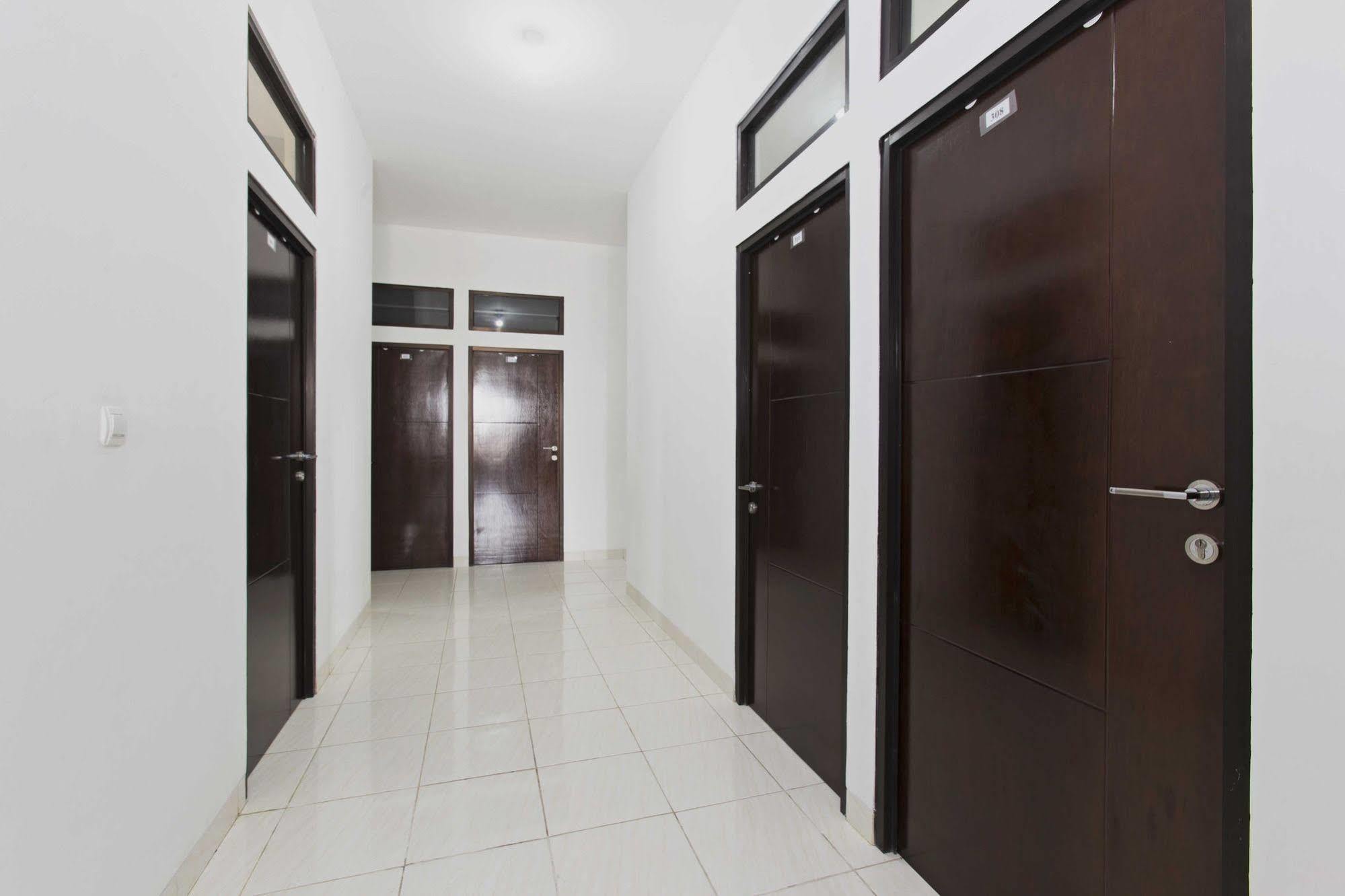 Reddoorz @ Raya Kelapa Gading Gasthuis Jakarta